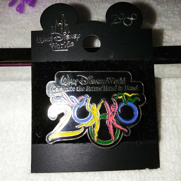 Walt Disney World 2000 Commemorative Pin - Picture 5 of 5